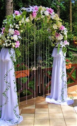 Деревянная свадебная арка для выездной церемонии