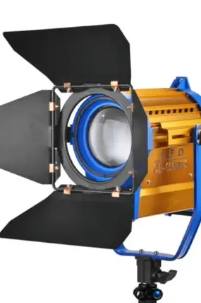 LED 1500 W прибор с линзой Френеля 