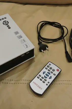 Проектор Unic UC4 с экраном 86*84см