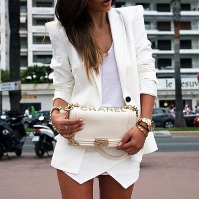 Белый пиджак с юбкой