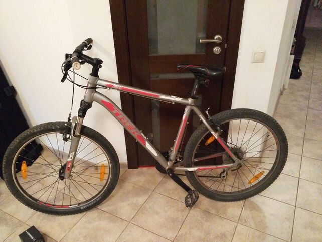 TREK 3900