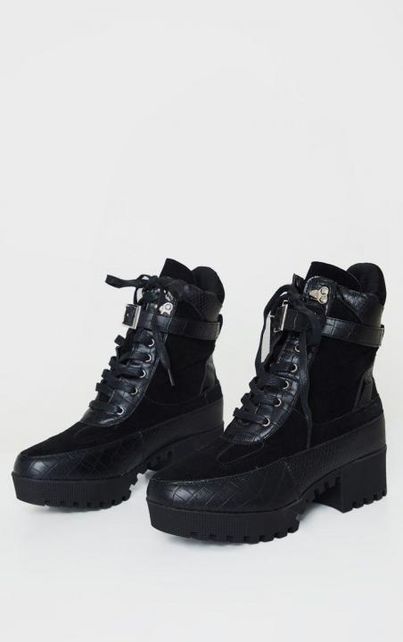 Commander chunky sole lace 2025 up ankle boot in black